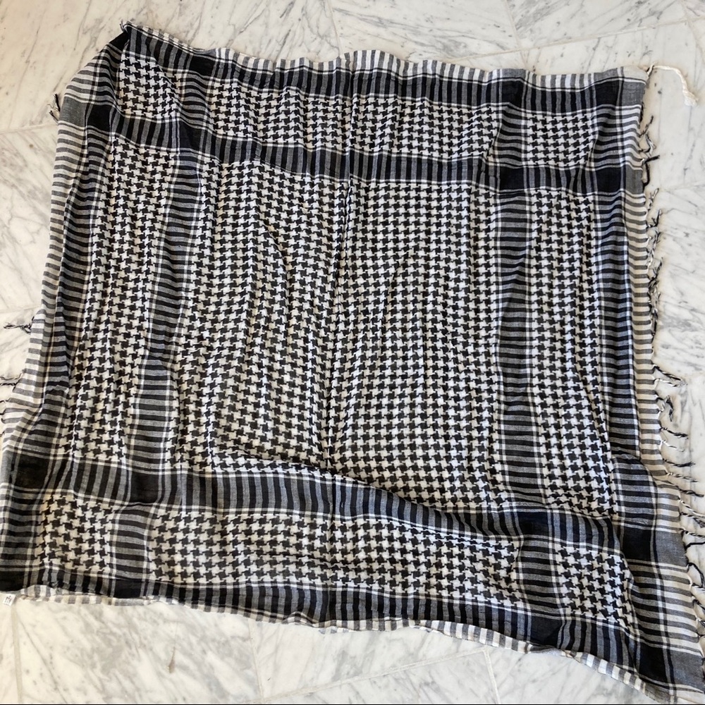 Classic black and white Hipster Check Scarf